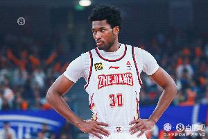 足球比分-把锅背好了！达米安-琼斯12投仅1中&amp;三分5中0仅拿2分 拿到11板