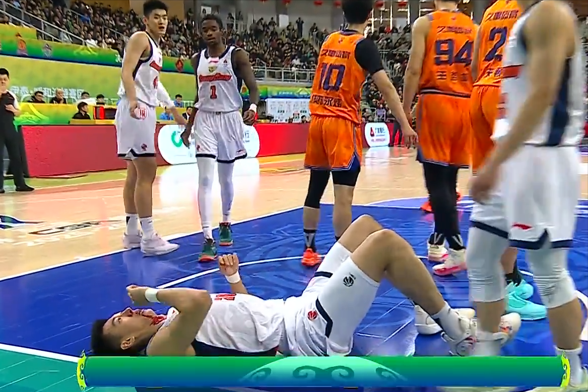 竞彩足球资讯分析-王少杰血洒赛场，奎因37分广东队被淘汰，偰李永炜9助攻小将15分